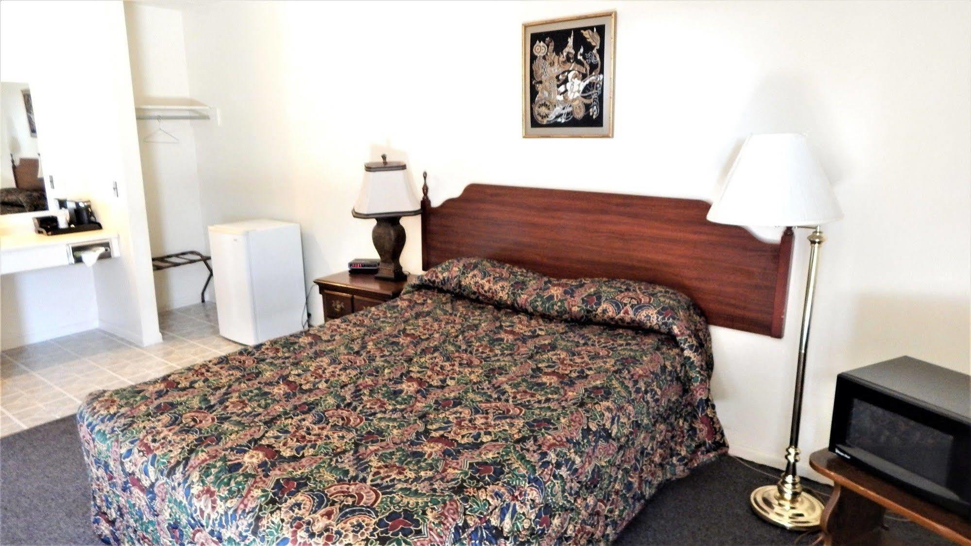 Dry Ridge Motor Inn 外观 照片