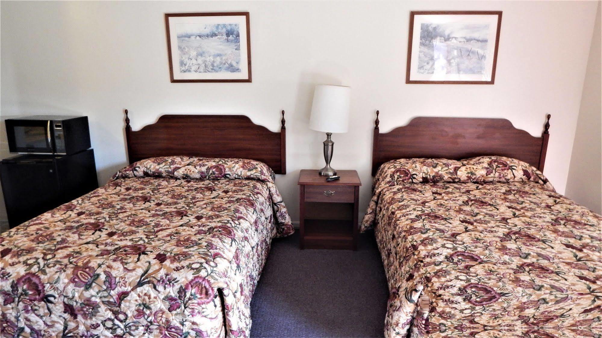 Dry Ridge Motor Inn 外观 照片
