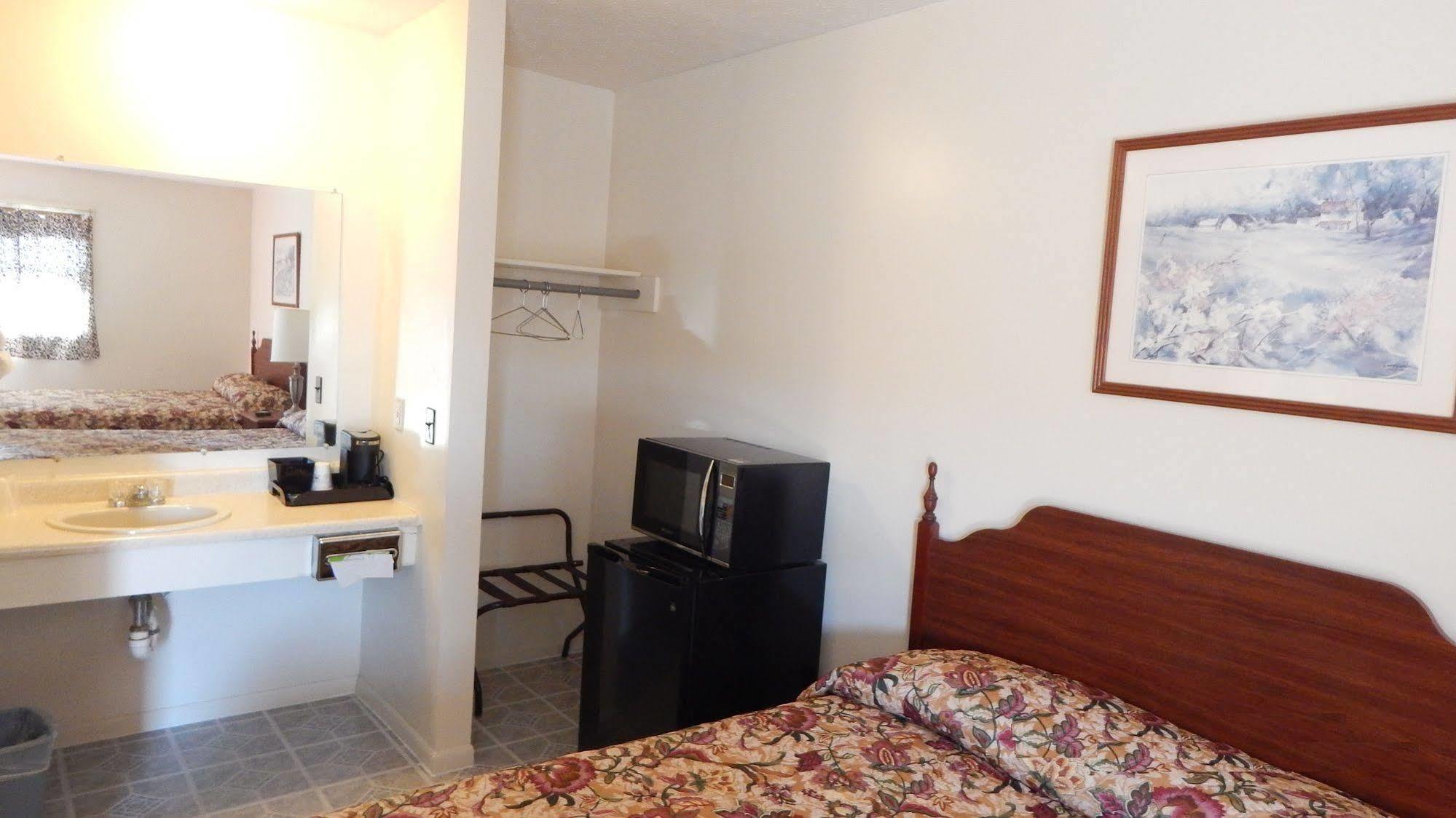 Dry Ridge Motor Inn 外观 照片
